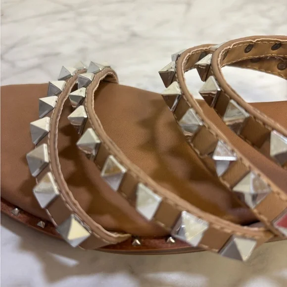 Steve Madden Skyler Tan Studden Sandals 8 WORN ONCE - Picture 6 of 14
